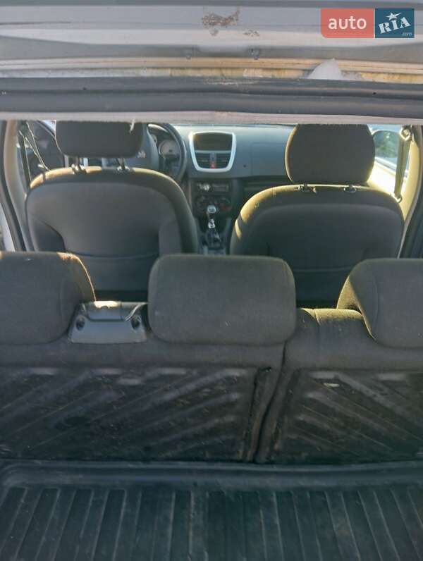 Хетчбек Peugeot 206 2009 в Цумані