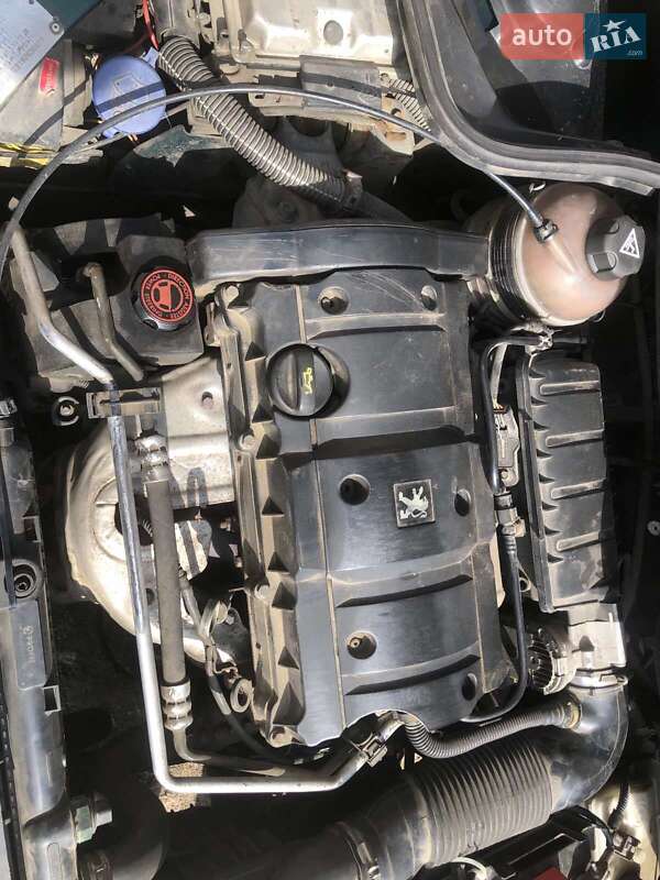 Хэтчбек Peugeot 206 2003 в Зборове