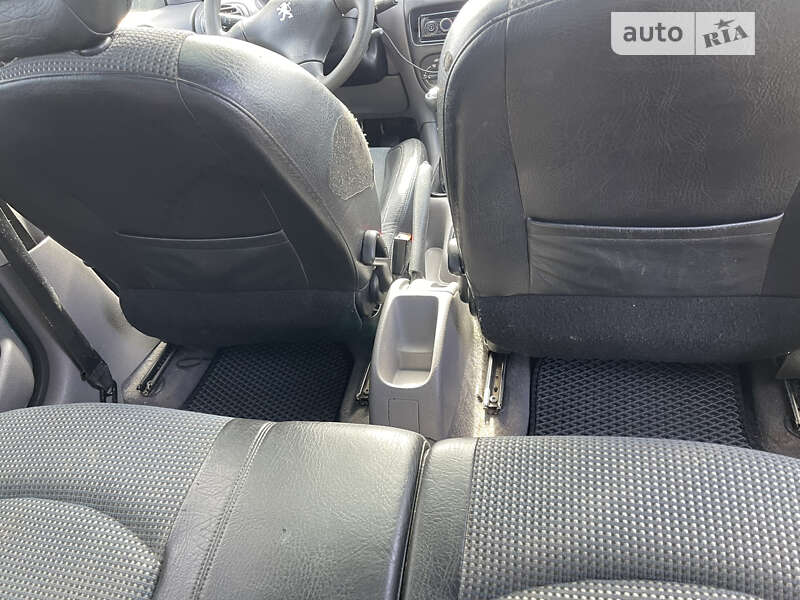 Хетчбек Peugeot 206 1999 в Рожище фото 9 Хетчбек Peugeot 206 1999 в Рожище