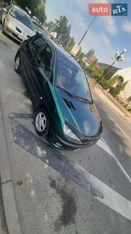 Хэтчбек Peugeot 206 2003 в Зборове