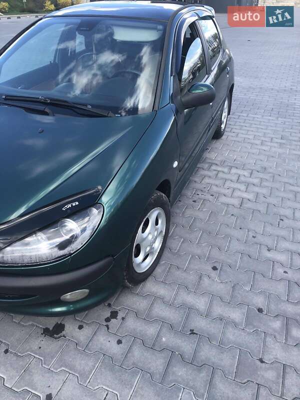 Хэтчбек Peugeot 206 2003 в Зборове