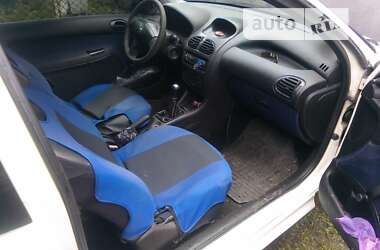 Хэтчбек Peugeot 206 2002 в 