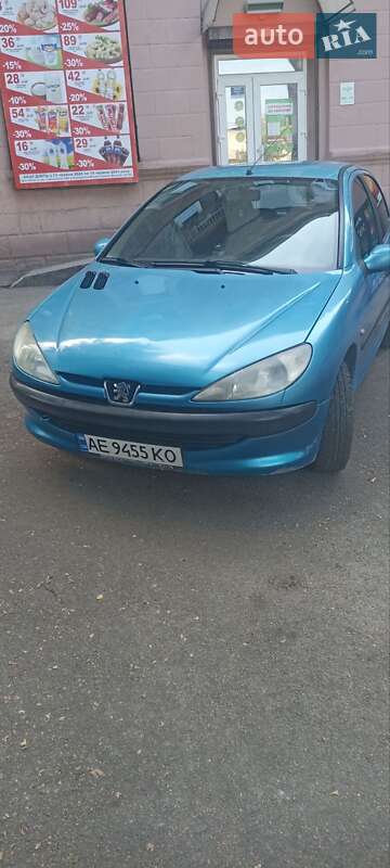 Хетчбек Peugeot 206 2000 в Дніпрі