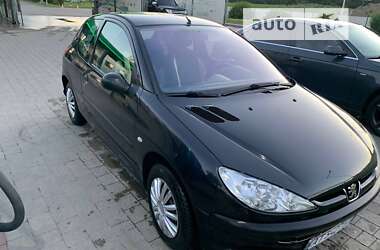 Хэтчбек Peugeot 206 2004 в Ивано-Франковске