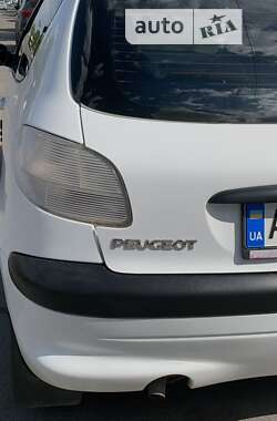 Хэтчбек Peugeot 206 2003 в Киеве