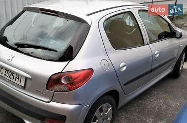 Хэтчбек Peugeot 206 2011 в 