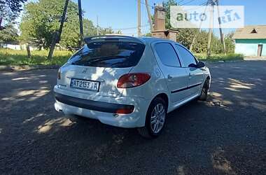 Хэтчбек Peugeot 206 2011 в Коломые