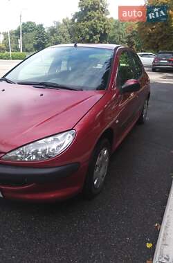 Хэтчбек Peugeot 206 2005 в 