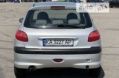 Хэтчбек Peugeot 206 2008 в Киеве