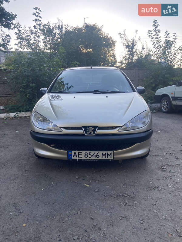 Седан Peugeot 206 2009 в Днепре