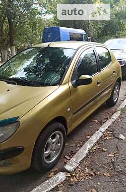 Хэтчбек Peugeot 206 2003 в 