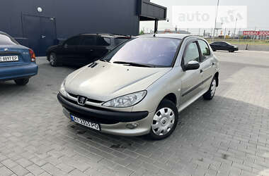 Хэтчбек Peugeot 206 2006 в Первомайске