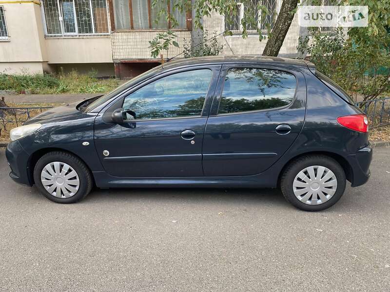 Хетчбек Peugeot 206 2012 в Києві