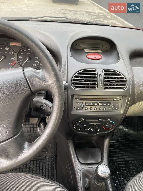 Седан Peugeot 206 2009 в Полтаве