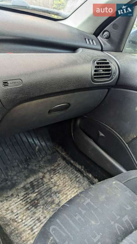 Хетчбек Peugeot 206 2003 в Львові