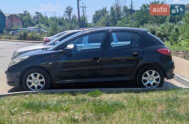 Хэтчбек Peugeot 206 2011 в Ивано-Франковске