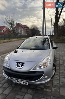 Хэтчбек Peugeot 206 2009 в Остроге