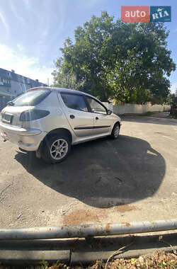 Хэтчбек Peugeot 206 2002 в Киеве