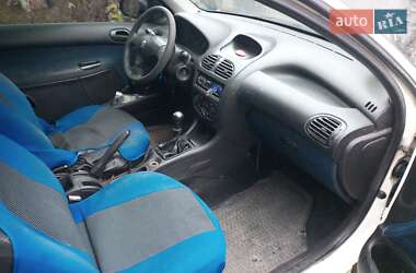 Хэтчбек Peugeot 206 2002 в 