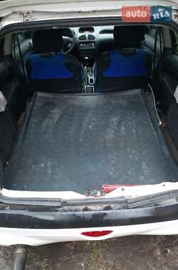 Хэтчбек Peugeot 206 2002 в 