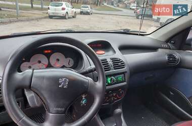 Хэтчбек Peugeot 206 2002 в 