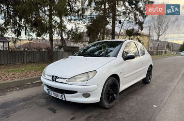 Хетчбек Peugeot 206 2002 в Чернівцях