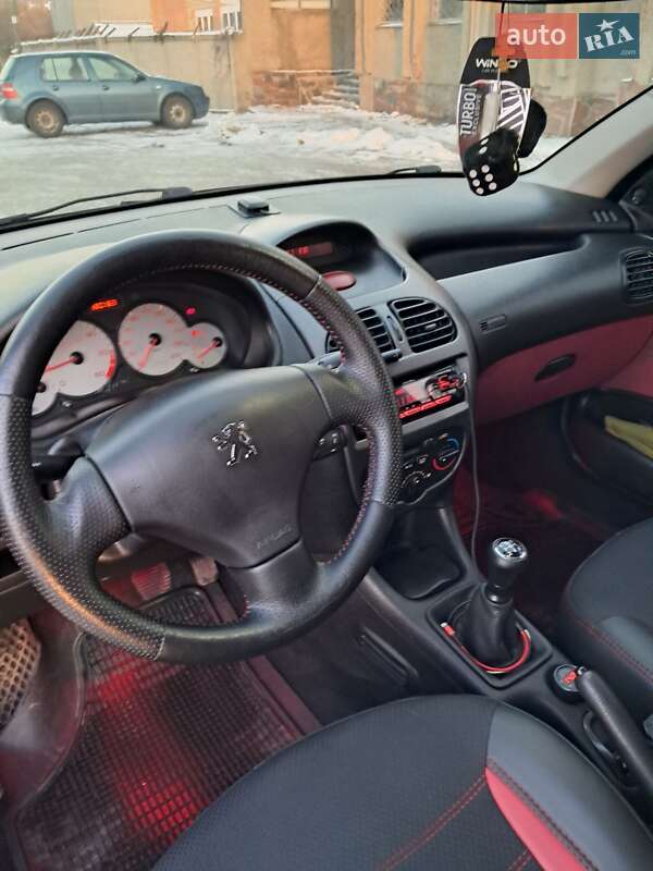 Хэтчбек Peugeot 206 2003 в Житомире