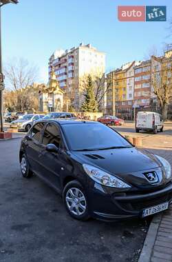 Хэтчбек Peugeot 206 2011 в Ивано-Франковске