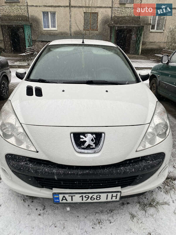 Хэтчбек Peugeot 206 2009 в 