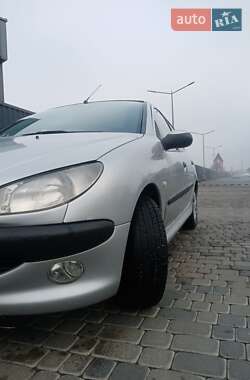 Хэтчбек Peugeot 206 2000 в Мукачево