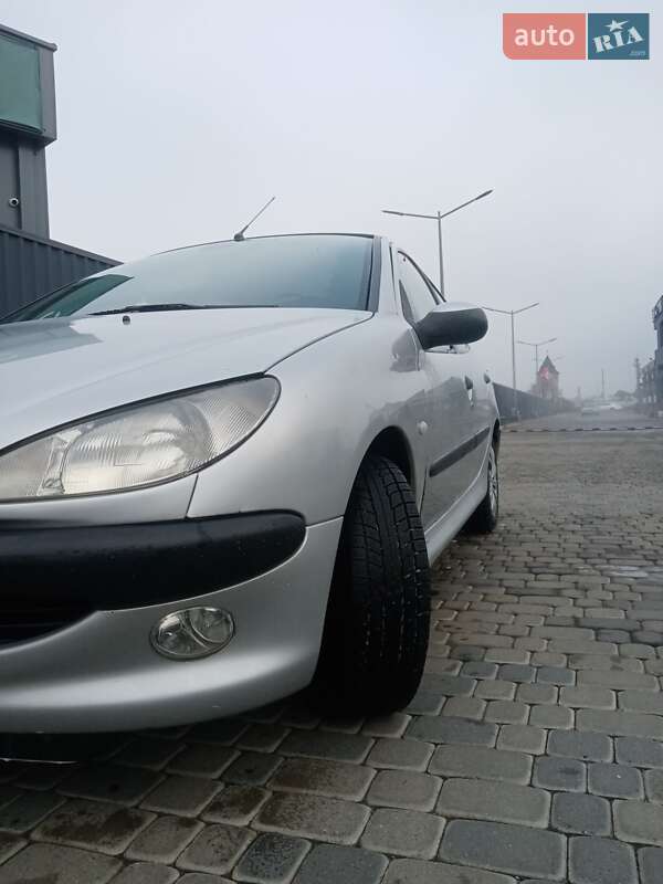 Хэтчбек Peugeot 206 2000 в Мукачево