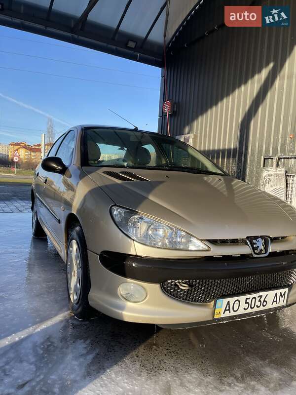 Седан Peugeot 206 2008 в Ужгороде