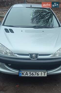 Седан Peugeot 206 2010 в Киеве