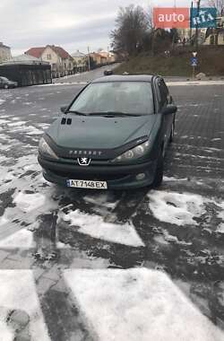 Хэтчбек Peugeot 206 2003 в Зборове