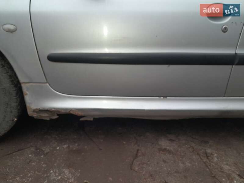 Хэтчбек Peugeot 206 2003 в Кривом Роге фото 3 Хэтчбек Peugeot 206 2003 в Кривом Роге