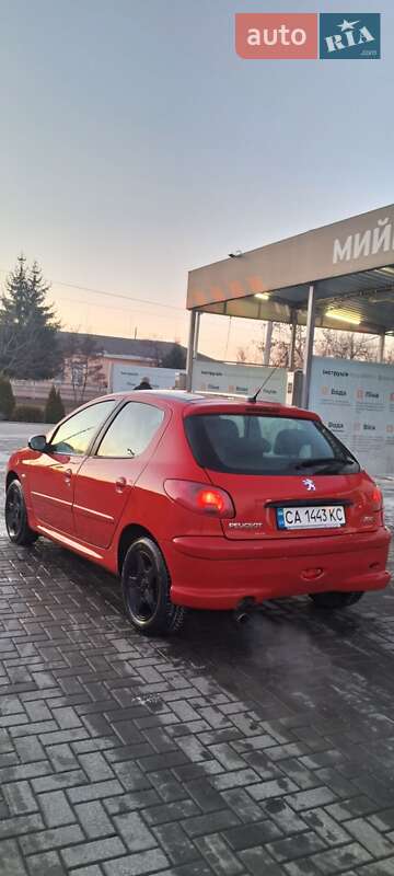 Хэтчбек Peugeot 206 2005 в 