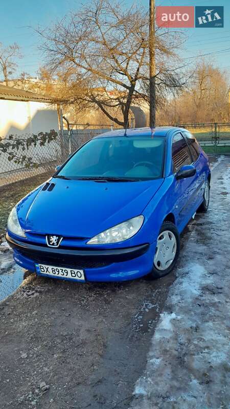Хетчбек Peugeot 206 2003 в 