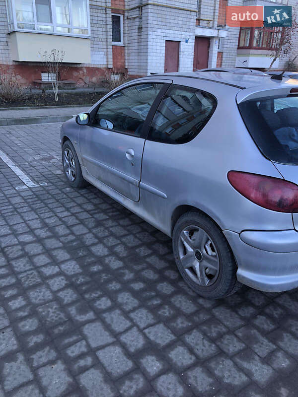 Хетчбек Peugeot 206 2004 в Львові