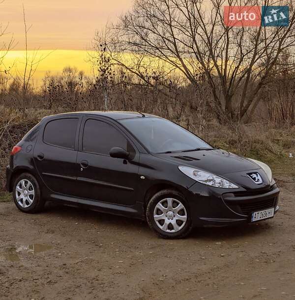 Хэтчбек Peugeot 206 2011 в Ивано-Франковске