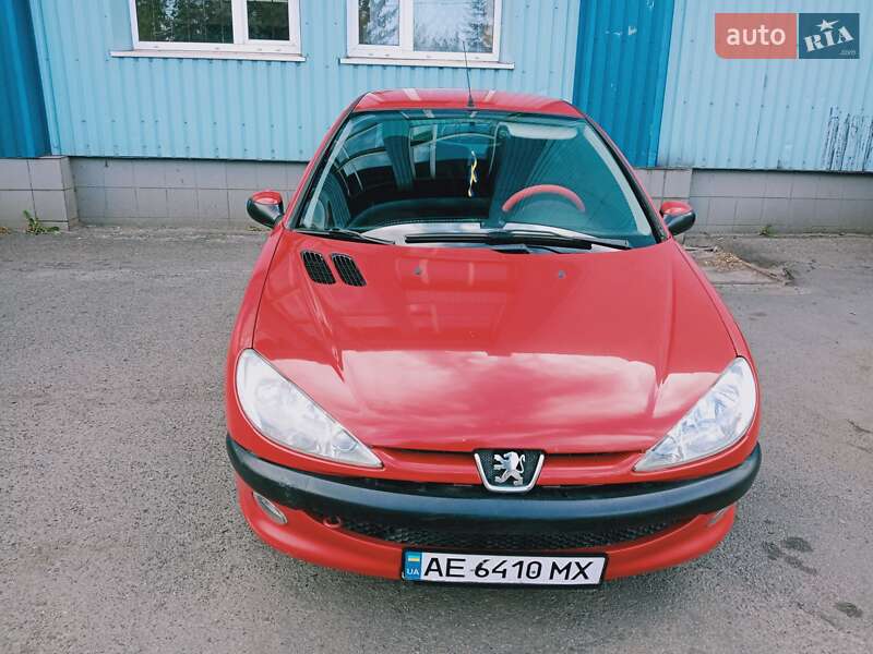 Хэтчбек Peugeot 206 2005 в 