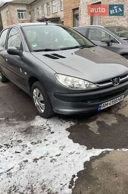 Хэтчбек Peugeot 206 2009 в Черняхове