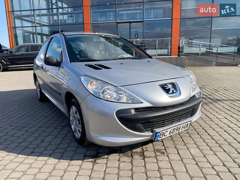 Хэтчбек Peugeot 206 2011 в Львове