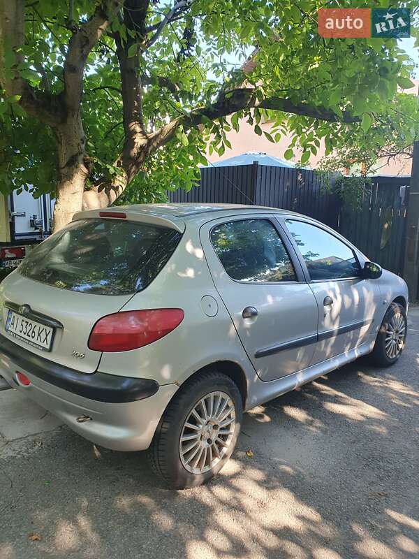 Хетчбек Peugeot 206 2001 в Києві