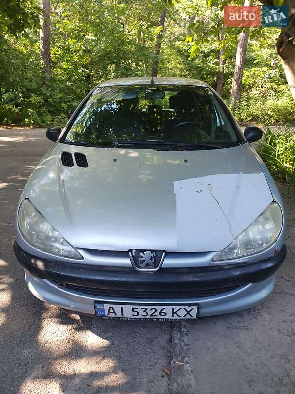 Хетчбек Peugeot 206 2001 в Києві