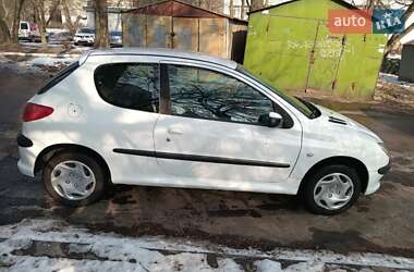 Хетчбек Peugeot 206 2004 в Києві