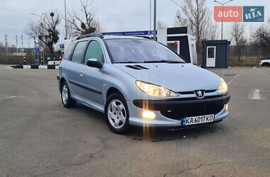 Хэтчбек Peugeot 206 2002 в Киеве