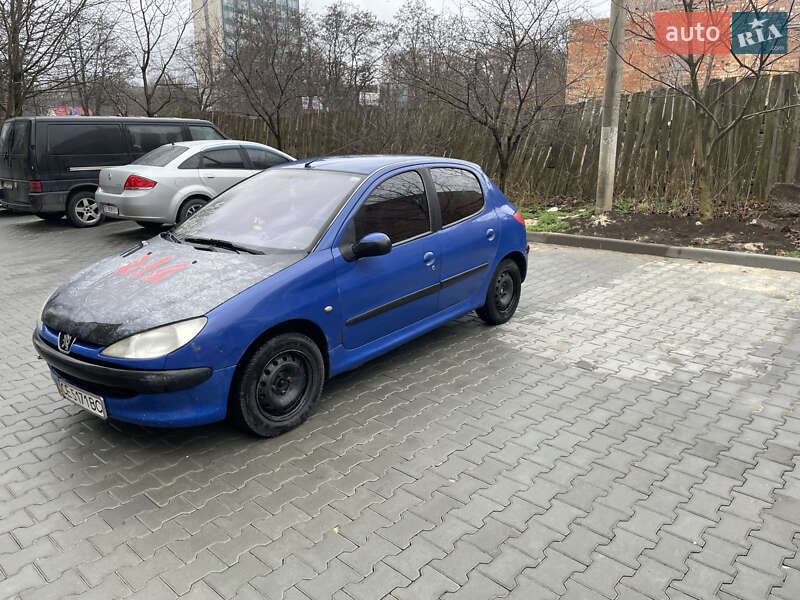 Хетчбек Peugeot 206 2003 в Чернівцях