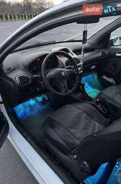 Хетчбек Peugeot 206 2002 в 