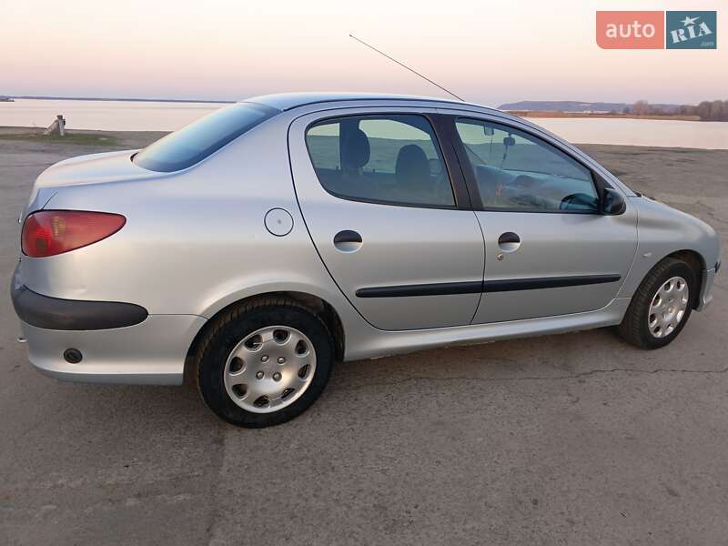 Седан Peugeot 206 2009 в Києві