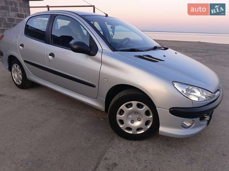 Седан Peugeot 206 2009 в Києві